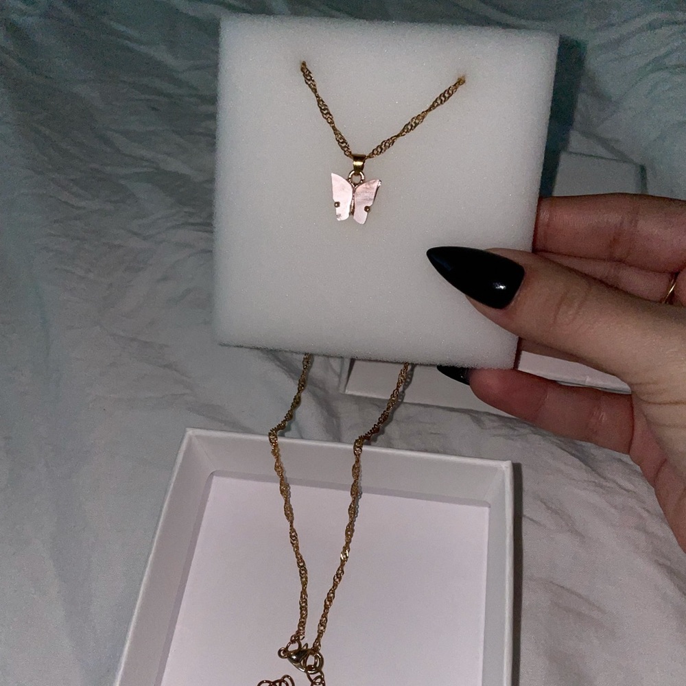 Baby Pink Butterfly Necklace 💗 - Picture 5 of 9